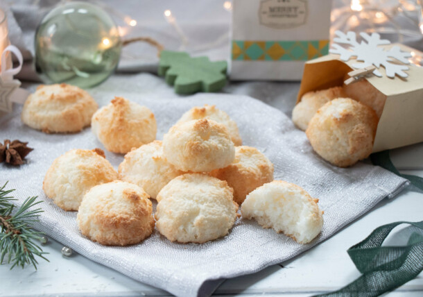     Preparation of „Kokosbusserl“ - Coconut Kisses Biscuits 